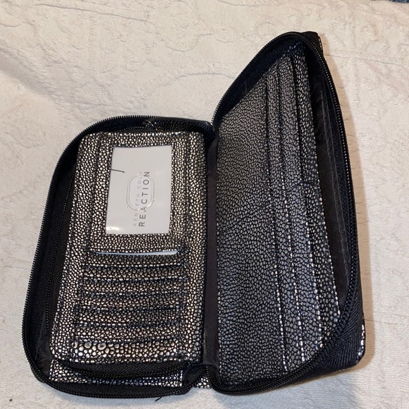 Kenneth Cole Leather Wallet - Picture 8 of 8